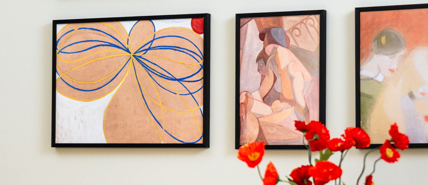 Tres cuadros abstractos con amapolas