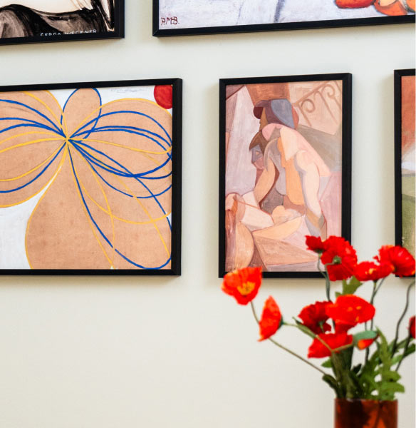 Tres cuadros abstractos con amapolas